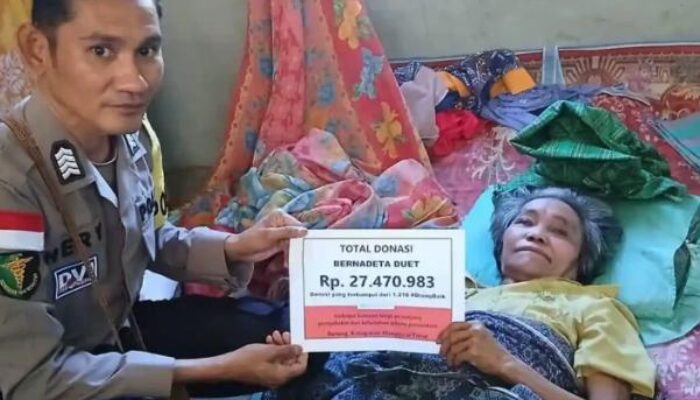 Bripka Heribertus Tena Salurkan Bantuan Rp27 Juta untuk Warga Penderita Stroke di Borong