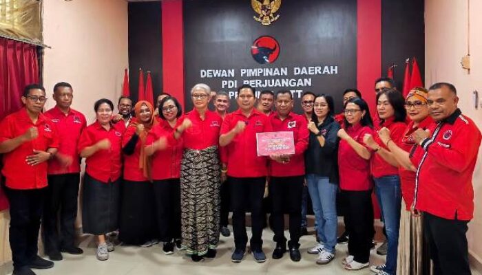 Kader PDI Perjuangan NTT Galang Rp55 Juta untuk Korban Bencana Sumatera, Yunus Takandewa: Gotong Royong Adalah Nafas Perjuangan